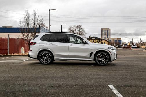 2026 BMW X5 M60i