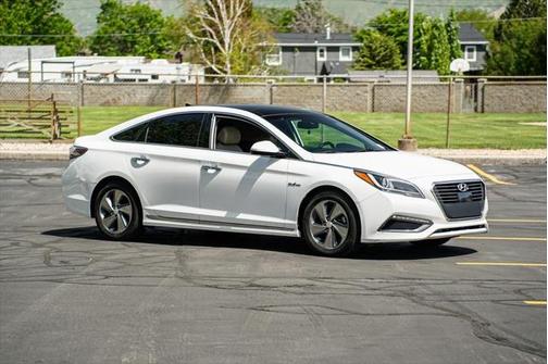 2017 Hyundai SONATA Hybrid Limited