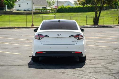 2017 Hyundai SONATA Hybrid Limited