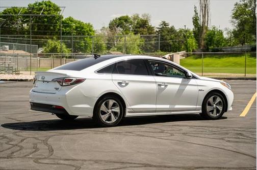 2017 Hyundai SONATA Hybrid Limited