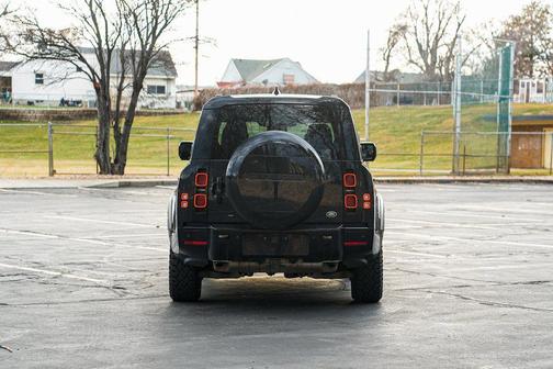 2023 Land Rover Defender 130 X-Dynamic SE