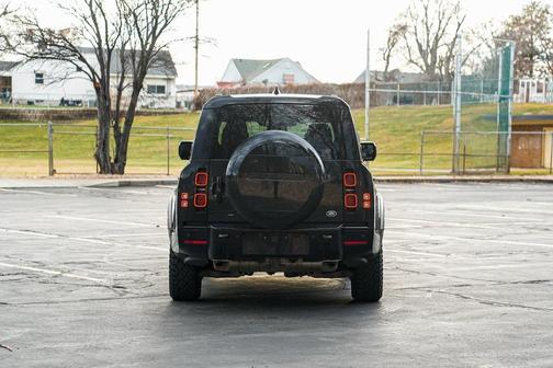 2023 Land Rover Defender 130 X-Dynamic SE