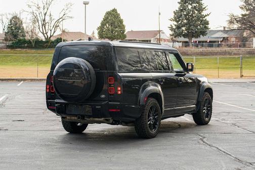 2023 Land Rover Defender 130 X-Dynamic SE