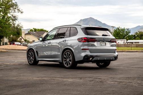 Brooklyn Grey Metallic 2026 BMW X5 xDrive50e