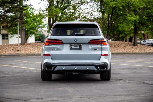 Brooklyn Grey Metallic 2026 BMW X5 xDrive50e
