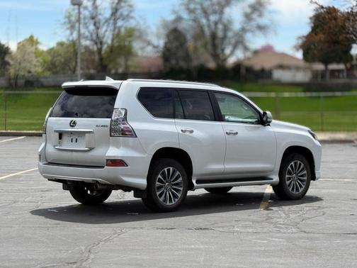 Eminent White Pearl 2023 Lexus GX 460 Luxury