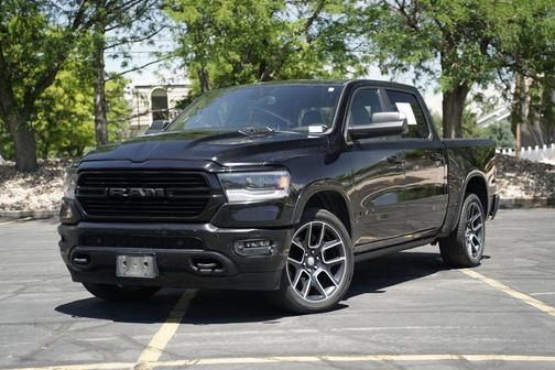 Diamond Black Crystal Pearlcoat 2019 RAM 1500 Laramie