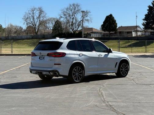Mineral White Metallic 2023 BMW X5 PHEV xDrive45e