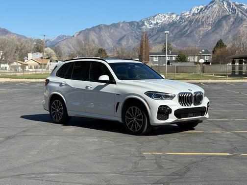 Mineral White Metallic 2023 BMW X5 PHEV xDrive45e
