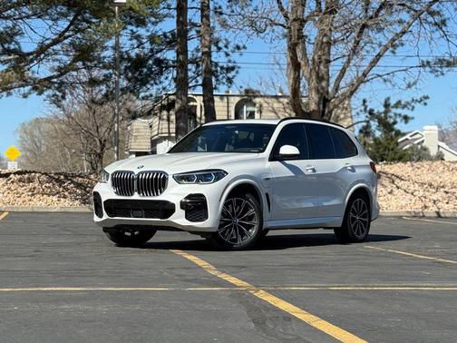 Mineral White Metallic 2023 BMW X5 PHEV xDrive45e