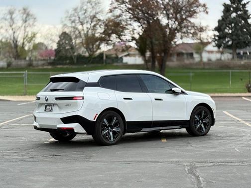 White Metallic 2023 BMW iX xDrive50