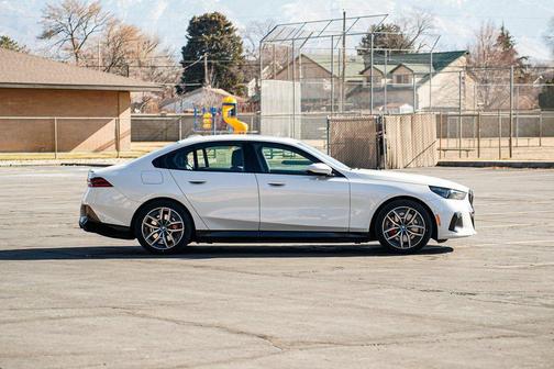 2025 BMW i5 xDrive40