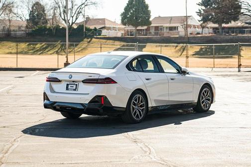 2025 BMW i5 xDrive40