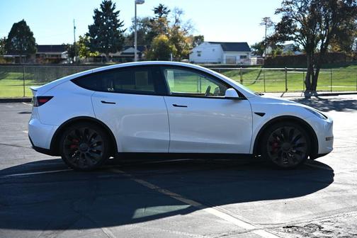 WHITE 2023 Tesla Model Y Performance Dual Motor All-Wheel Drive