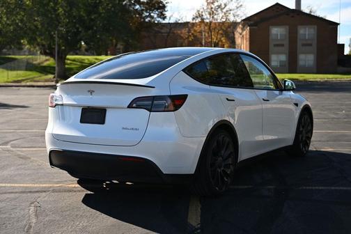 WHITE 2023 Tesla Model Y Performance Dual Motor All-Wheel Drive
