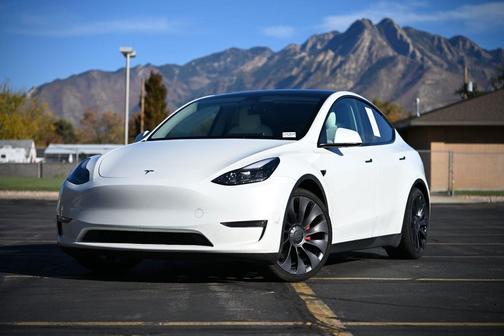 WHITE 2023 Tesla Model Y Performance Dual Motor All-Wheel Drive