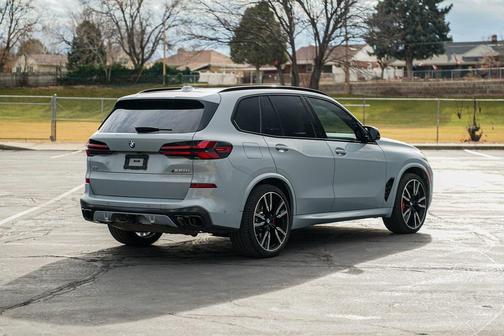 2024 BMW X5 M60i