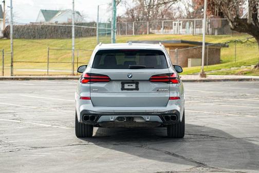 2024 BMW X5 M60i