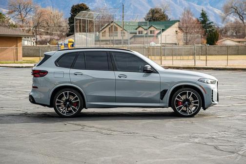 2024 BMW X5 M60i