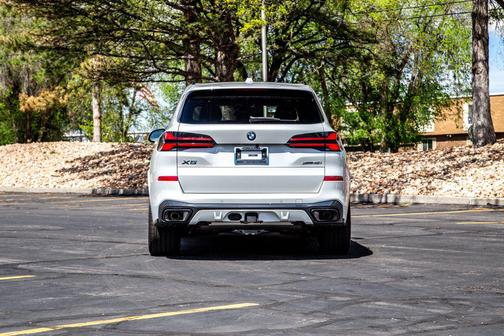 Mineral White Metallic 2026 BMW X5 xDrive40i