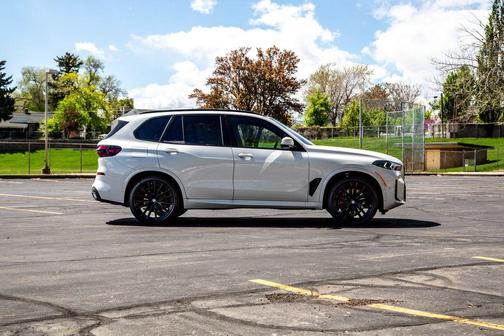 Mineral White Metallic 2026 BMW X5 xDrive40i