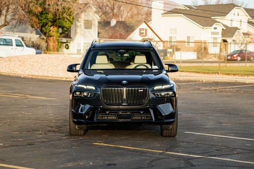 Black Sapphire Metallic 2025 BMW X7 M60i