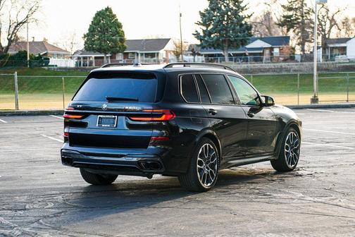 Black Sapphire Metallic 2025 BMW X7 M60i