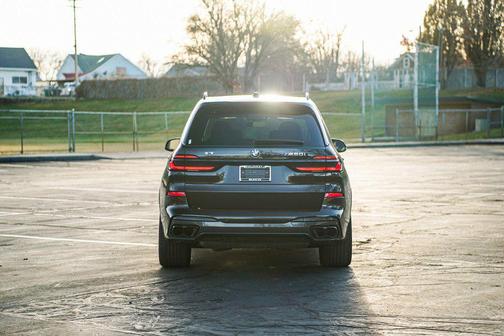 Black Sapphire Metallic 2025 BMW X7 M60i