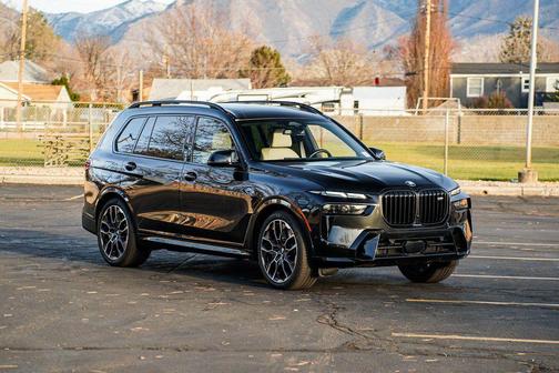 Black Sapphire Metallic 2025 BMW X7 M60i