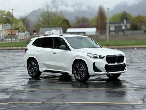 Alpine White 2023 BMW X1 xDrive28i
