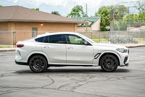 White Metallic 2022 BMW X6 M Base