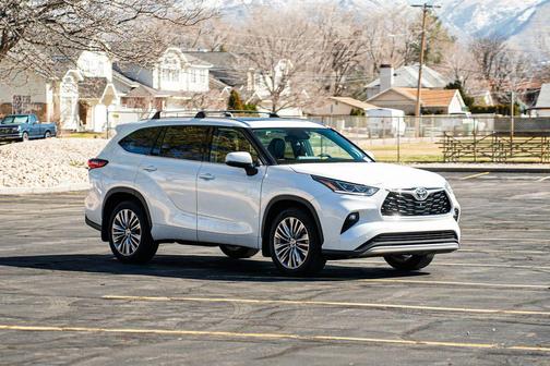 2022 Toyota Highlander Platinum