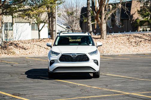 2022 Toyota Highlander Platinum