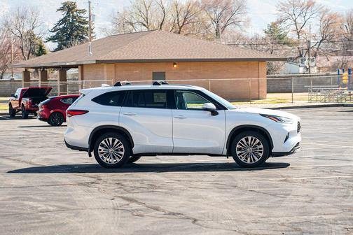 2022 Toyota Highlander Platinum