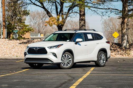 2022 Toyota Highlander Platinum