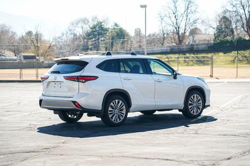 2022 Toyota Highlander Platinum