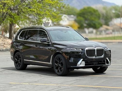 Black Sapphire Metallic 2023 BMW X7 xDrive40i