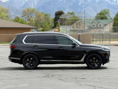 Black Sapphire Metallic 2023 BMW X7 xDrive40i