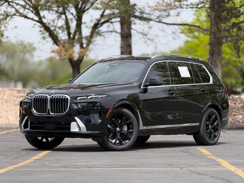 Black Sapphire Metallic 2023 BMW X7 xDrive40i