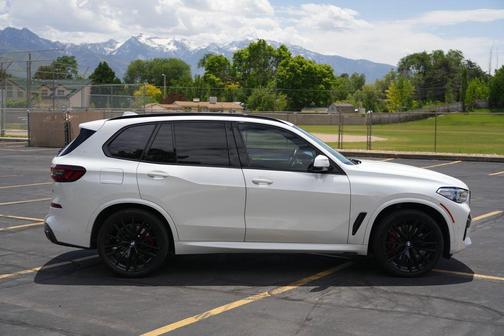 Mineral White Metallic 2023 BMW X5 M50i
