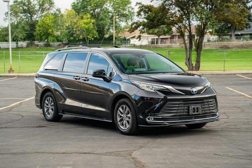2023 Toyota Sienna XLE 7 Passenger