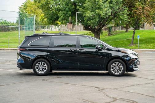 2023 Toyota Sienna XLE 7 Passenger
