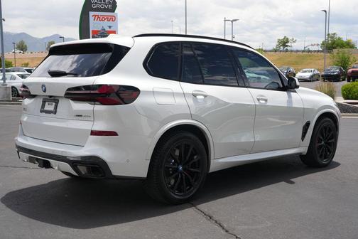 Mineral White Metallic 2024 BMW X5 PHEV xDrive50e