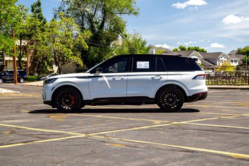 Pristine White Metallic Tri-Coat 2025 Lincoln Aviator Reserve AWD