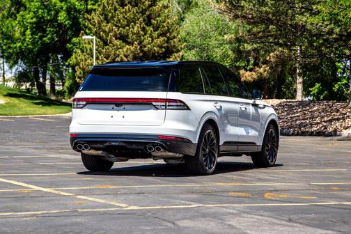 Pristine White Metallic Tri-Coat 2025 Lincoln Aviator Reserve AWD