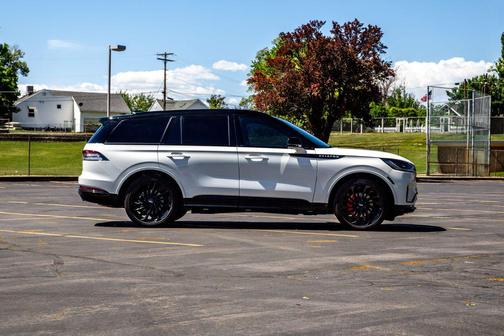 Pristine White Metallic Tri-Coat 2025 Lincoln Aviator Reserve AWD