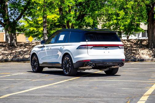 Pristine White Metallic Tri-Coat 2025 Lincoln Aviator Reserve AWD