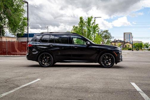 Black Sapphire Metallic 2026 BMW X7 xDrive40i