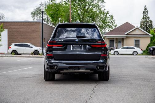 Black Sapphire Metallic 2026 BMW X7 xDrive40i