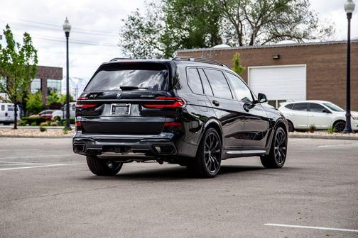 Black Sapphire Metallic 2026 BMW X7 xDrive40i